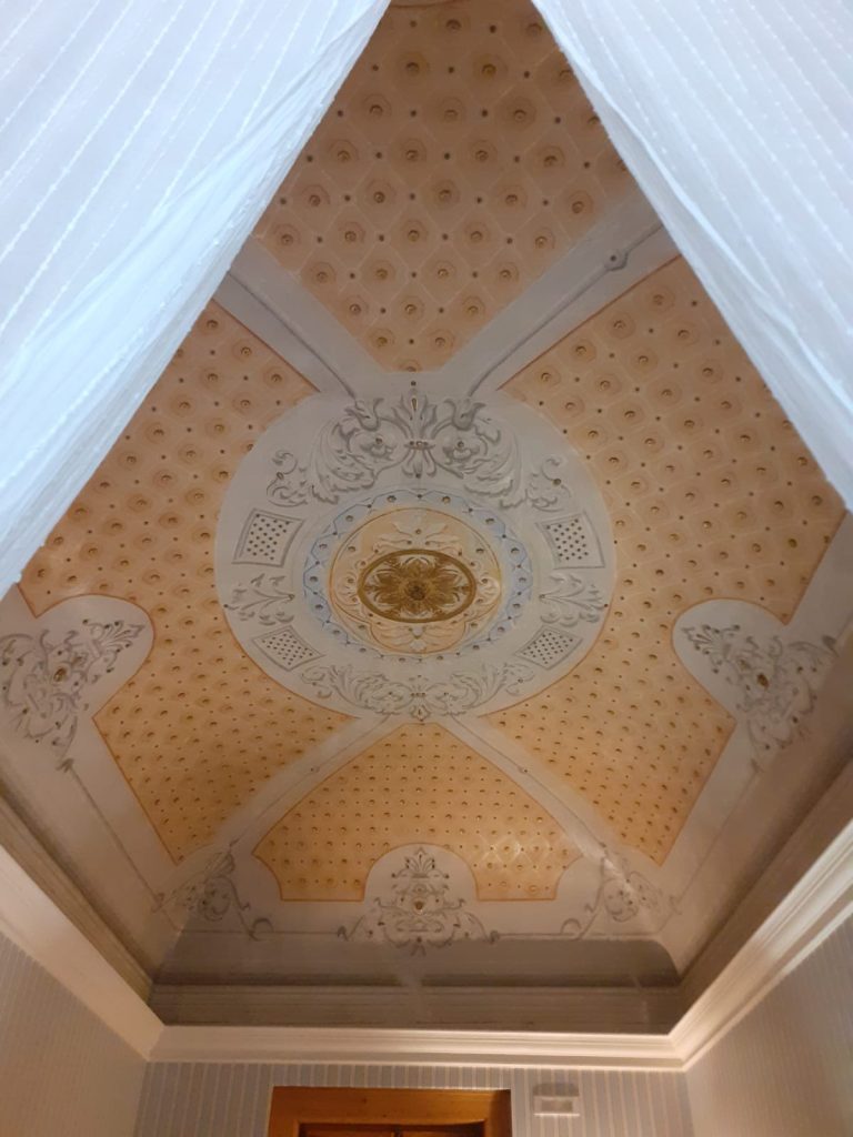 tenda soffitto stanza arco pinto